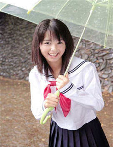 《校花在公交车上调教H》